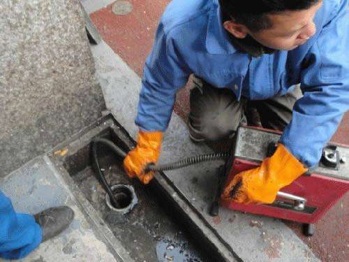 彭市镇疏通下水道