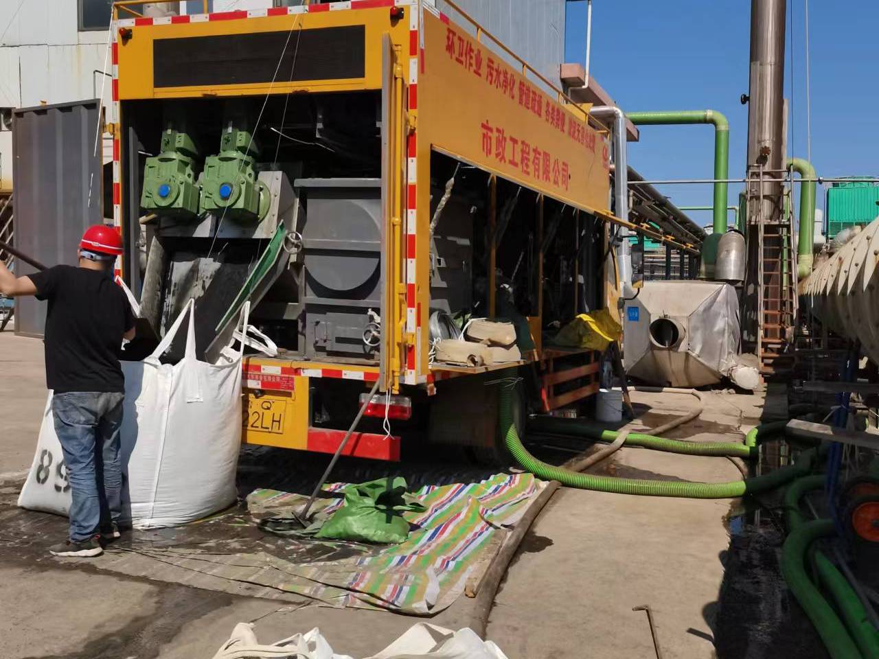 彭市镇淤泥压干处理